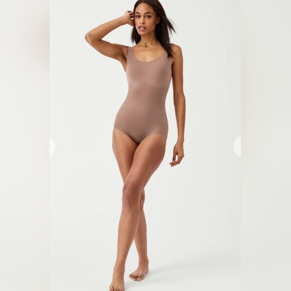 EUC SPANX shape™ Women's  Slimming Invisible Tank Brief Bodysuit Cafe Au Lait - Picture 2 of 12